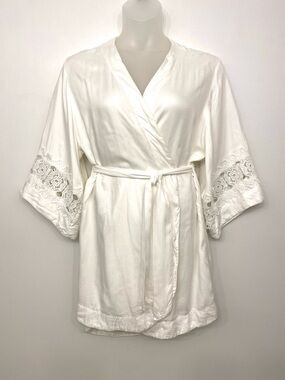 Piyama White Kimono Robe Lace Sleeve Rayon Lined Bridal Lounge Robe M/L